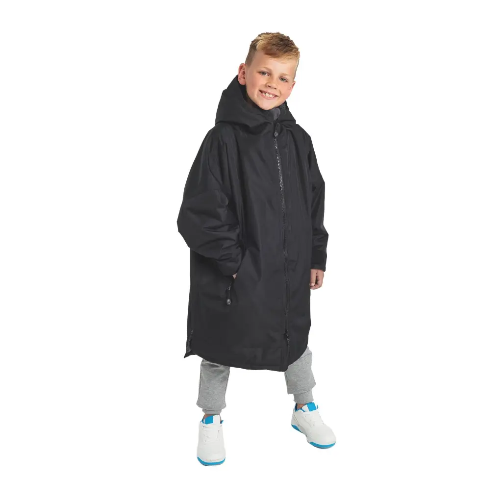 kids-all-seasons-changing-robe-black-lifestyle-tr80b.webp